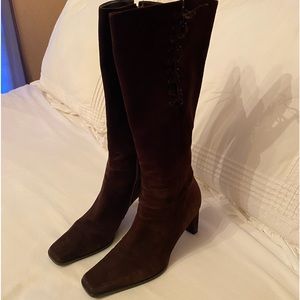 Gorgeous suede lace up Giani Bernini Boots!👢 💕